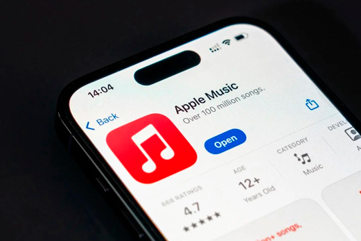 Apple Music назвав треки, які найбільше слухали українці в 2025 році